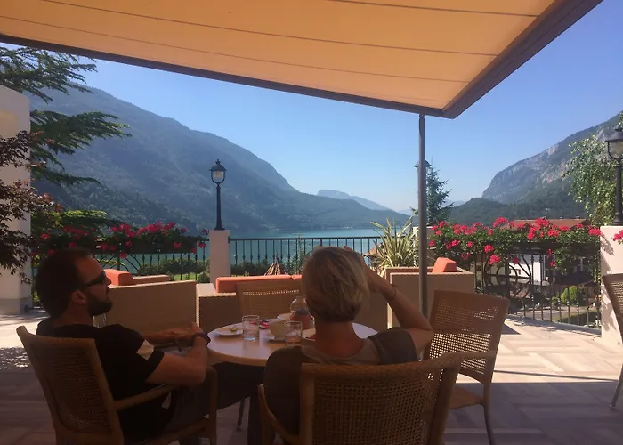 Ariston Lake View Hotel